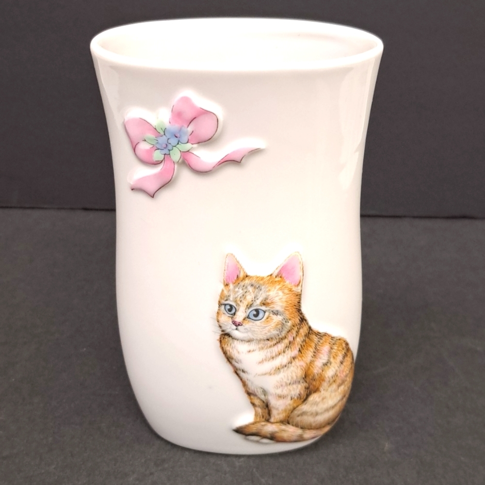 Vintage " Cameron Japan" porcelain vase with raised cat design